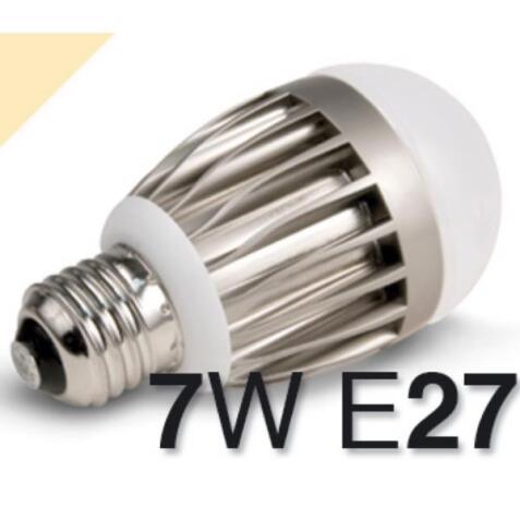 XLD277W40 LED 7W attacco E27 luce calda 400LM