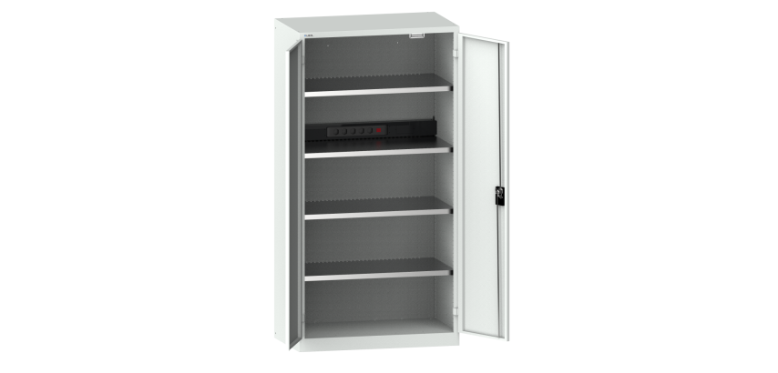 LISTA - Armoire charge batterie H 195 x L 100 x P 58 cm - 1 rampe électrique de 5 prises (230V) sur la paroi arrière