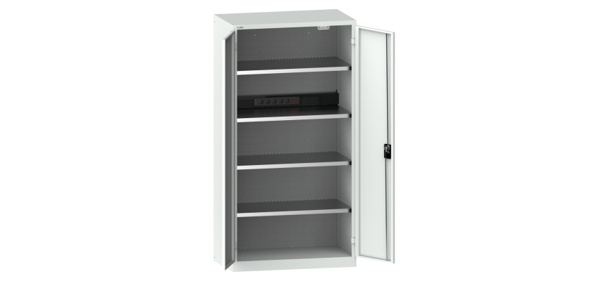 LISTA - Armoire charge batterie H 195 x L 100 x P 58 cm - 1 rampe électrique de 5 prises (230V) sur la paroi arrière