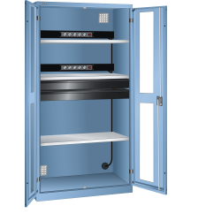 LISTA - Armoire de charge de batterie avec 2 portes à fenêtre transparente charnière (LxPxH) 1000x580x1950mm Type F 2x5 (230V) sur la paroi arrière, 3 rayons, 2 tiroirs KEY Lock Bleu clair RAL 5012