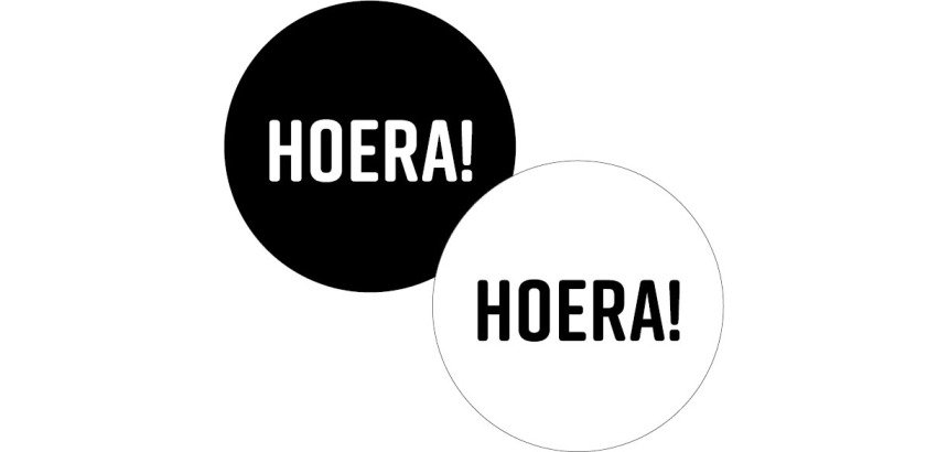 KP etiket "Hoera!", diameter 40 mm, 2 varianten, rol van 250 stuks