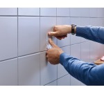 Tesa Klebeschraube für Fliesen und Metall, verstellbar, trägt 4 kg, Blisterpackung mit 2 Stück