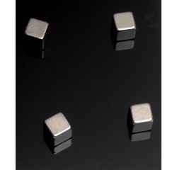 EN_AIMANT 4 PCS FORME CUBE