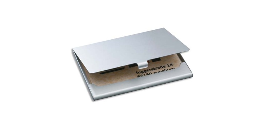 Etui à cartes en aluminium, jusqu'à 15 cartes. Dimensions : L 9,2 x H 0,5 x P 6,3 cm