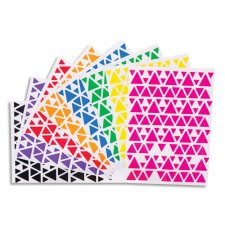 Sachet de 18 planches de gommettes triangles 3 tailles. 6 couleurs 3 planches par couleur.