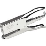Pince-agrafeuse K1 Classic sous blister. Agrafe jusqu'à 50 feuilles. Agrafes 26/6-8+. Chromé