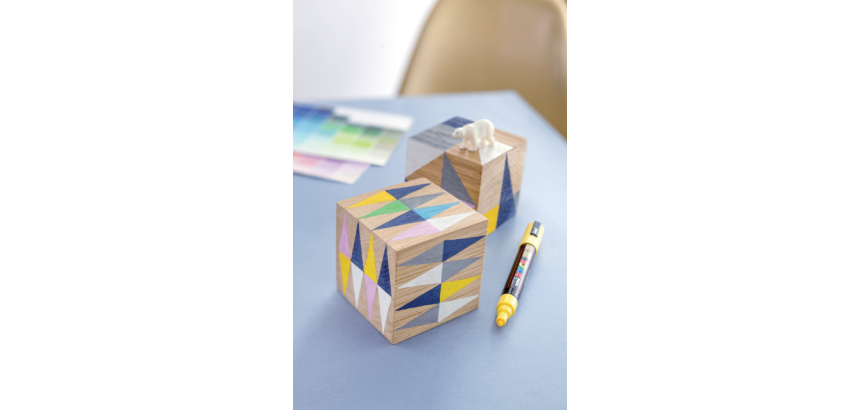 Marqueur Posca PC3M pointe ogive 0,9 à 1,3 mm couleurs assorties - Étui de 8 = 1 trousse offerte