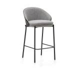 Tabouret Eamy gris clair placage de frêne finition noire et métal noir hauteur 65 cm
