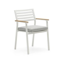 Silla de exterior Bona aluminio con acabado blanco y reposabrazos de madera maciza de teca