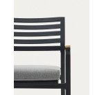 Silla de exterior Bona aluminio con acabado negro y reposabrazos de madera maciza de teca