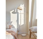 Lampadaire Damila en métal noir et rotin