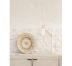 Lámpara de mesa Kosta de acero y madera maciza de haya