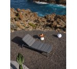 Tumbona de exterior Marcona de aluminio con acabado pintado negro