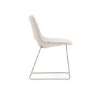 Chaise Zahara beige et pieds en acier beige