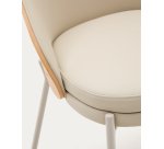 Eamy stoel in beige kunstleer, essenfineer en afwerking in naturel en beige metaal.