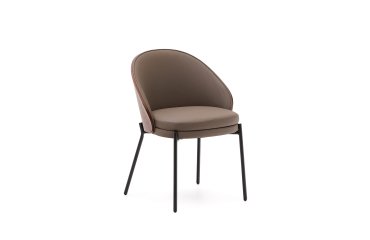 DE_Chaise Eamy en cuir synthétique marron, placage de frêne avec finition noyer et métal noir