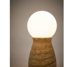 Lampe de table Okeni en travertin et verre