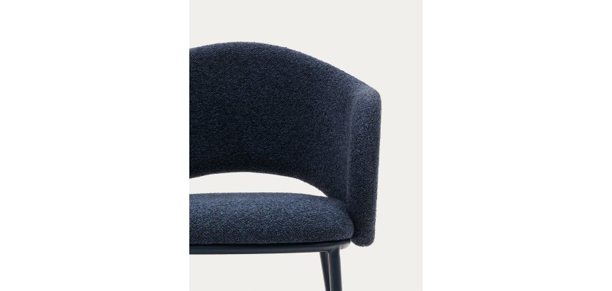 Chaise Maina en chenille épaisse bleue et pieds en acier finition bleue