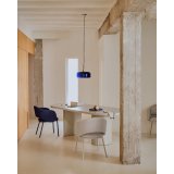 Chaise Maina en chenille épaisse bleue et pieds en acier finition bleue FSC Mix Credit