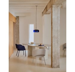 Sedia Maina in ciniglia spessa blu e gambe in acciaio con finitura blu