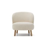Fauteuil Ulit en tissu effet bouclette blanc et pieds en bois de hêtre finition naturelle
