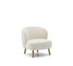 Fauteuil Ulit en tissu effet bouclette blanc et pieds en bois de hêtre finition naturelle