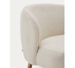 Fauteuil Ulit en tissu effet bouclette blanc et pieds en bois de hêtre finition naturelle