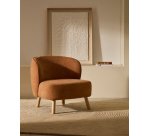 Fauteuil Ulit en tissu chenille terracotta et pieds en bois de hêtre finition naturelle