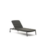 Tumbona de exterior Marcona de aluminio con acabado pintado negro