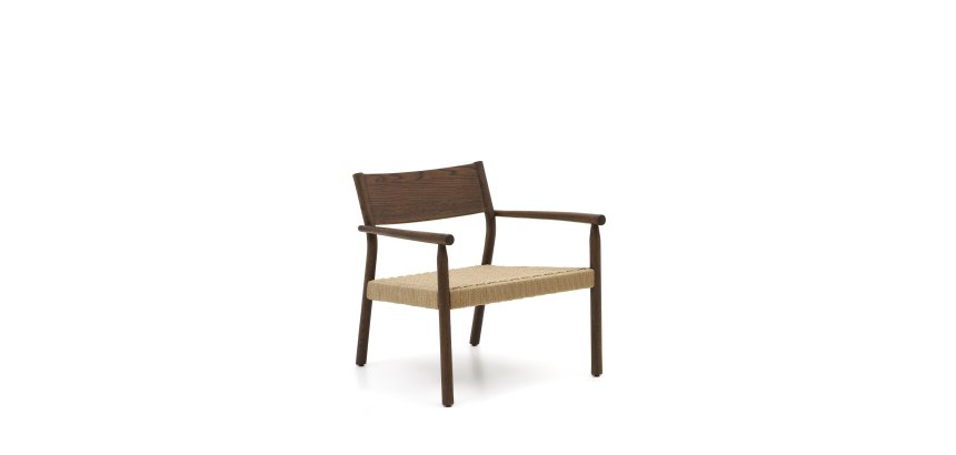 Fauteuil Yalia en bois de chêne finition noyer et siège en corde de papier