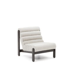 Magira-fauteuil met witte bouclé stof en massief eikenhout met donkere afwerking