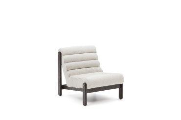 Fauteuil Magira à bouclette blanc et en bois de chêne avec finition foncée