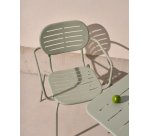 Chaise d’extérieur empilable avec accoudoirs Brai en acier galvanisé turquoise