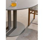Table ronde d’extérieur Sedalis en acier avec plateau en aluminium taupe Ø 120 cm