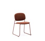 Chaise empilable Meli en chenille terracota et pieds en métal terracota