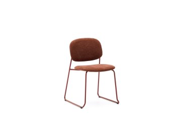 Chaise empilable Meli en chenille terracota et pieds en métal terracota