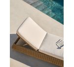 Transat Meria en rotin synthétique et pieds en bois d’acacia FSC 100 %