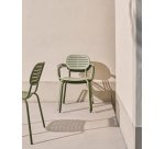 Chaise d’extérieur empilable avec accoudoirs Brai en acier galvanisé turquoise