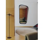 Lampadaire Nuvira en métal noir satiné