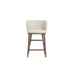 Tabouret Ciselia en chenille épaisse beige et pieds en bois de frêne avec finition ton noyer 65 cm