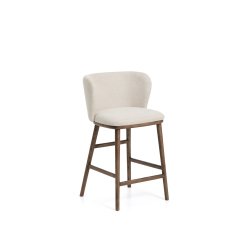 Tabouret Ciselia en chenille épaisse beige et pieds en bois de frêne avec finition ton noyer FSC Mix Credit 65 cm