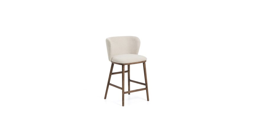 Tabouret Ciselia en chenille épaisse beige et pieds en bois de frêne avec finition ton noyer 65 cm