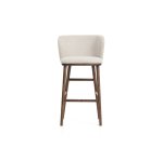 Tabouret Ciselia en chenille épaisse beige et pieds en bois de frêne avec finition ton noyer 75 cm