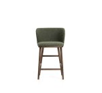 Tabouret Ciselia en chenille épaisse vert foncé et pieds en bois de frêne avec finition ton noyer FSC Mix Credit 65 cm