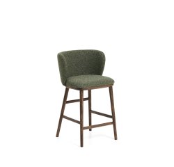 Tabouret Ciselia en chenille épaisse vert foncé et pieds en bois de frêne avec finition ton noyer FSC Mix Credit 65 cm