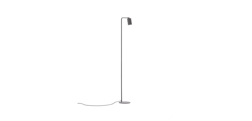 DE_Lampadaire Manie en métal avec finition effet fonte noire