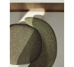 Tabouret Ciselia en chenille épaisse vert foncé et pieds en bois de frêne avec finition ton noyer FSC Mix Credit 65 cm