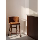Sgabello Ciselia in ciniglia spessa terracotta e gambe in legno massiccio di frassino con finitura noce FSC Mix Credit 65 cm