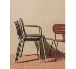 DE_Chaise empilable d’extérieur Brai avec accoudoirs en acier galvanisé taupe