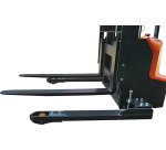 Gerbeur électrique lithium longerons encadrants capacité 1200 kg levée 2814 mm